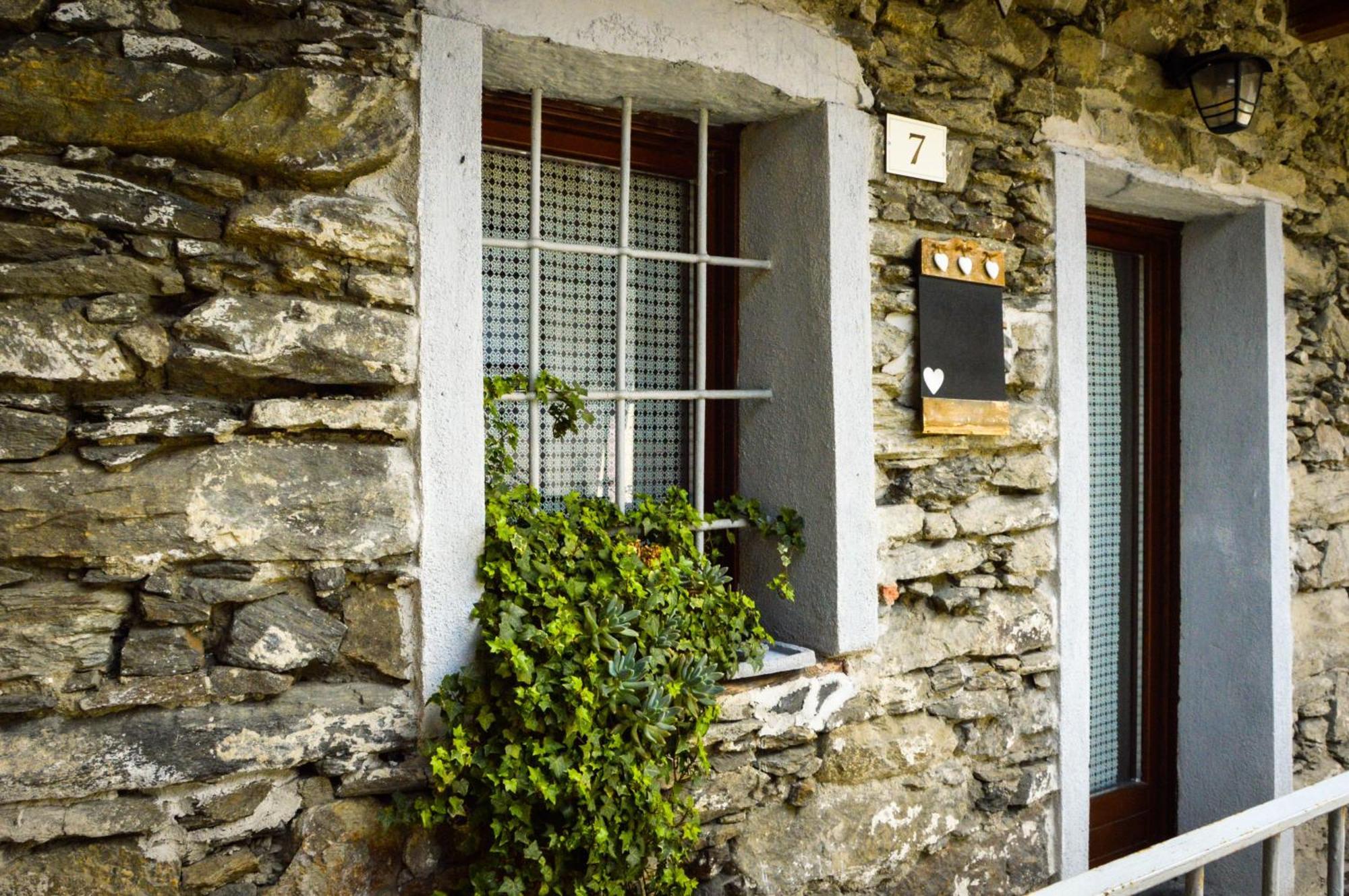 Chalet In Pietra E Legno Con Caminetto Inverso Pinasca Exterior photo