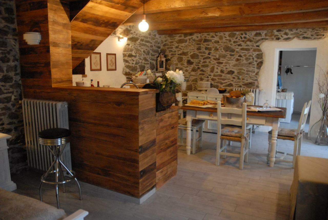 Chalet In Pietra E Legno Con Caminetto Inverso Pinasca Exterior photo